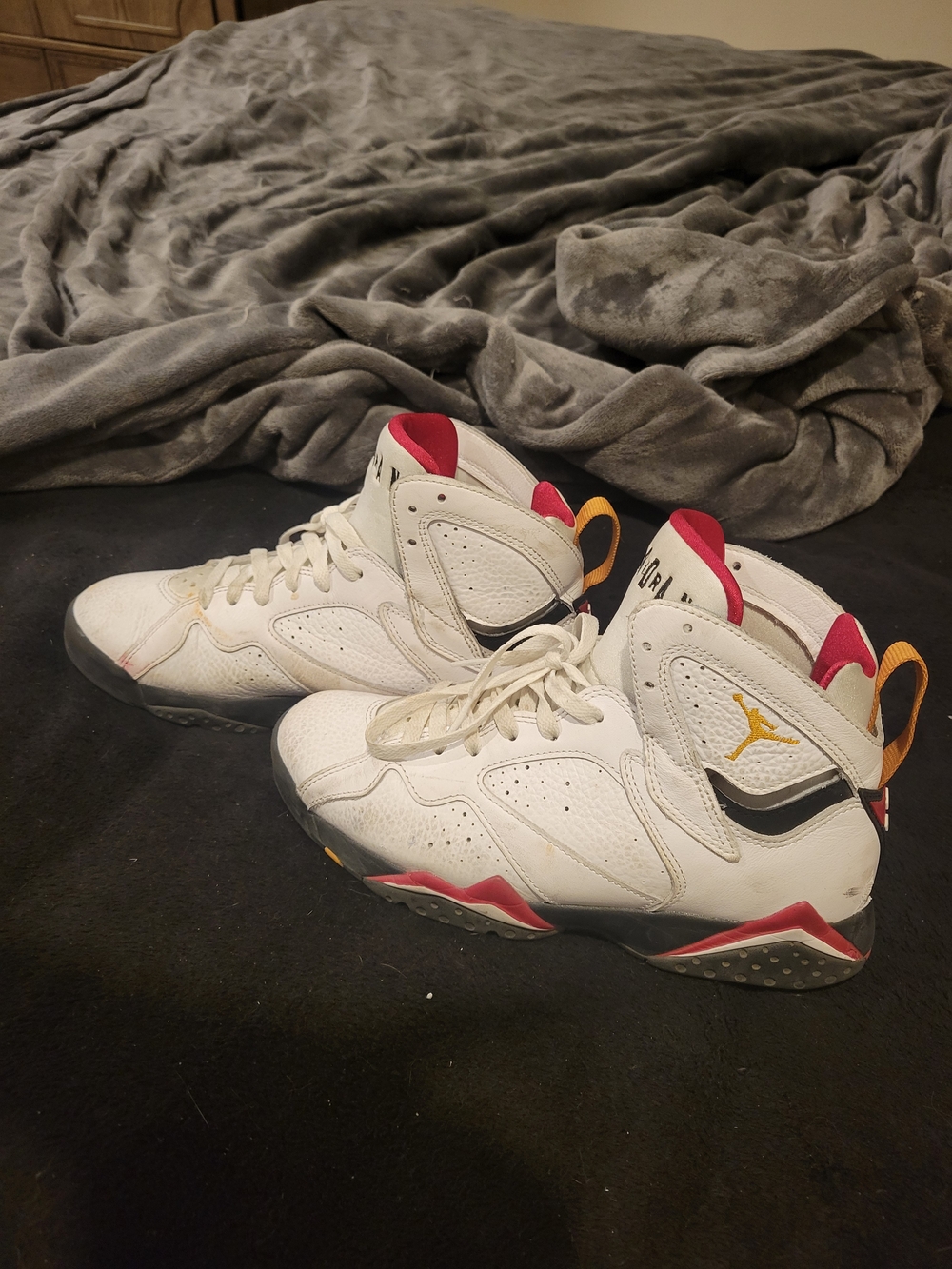 Jordan Men’s White Red and Gold Retro High-Top Sneakers